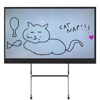 75 인치 인터랙티브 터치 화면 모니터와 함께 OPS 모바일 옵션에 서있다