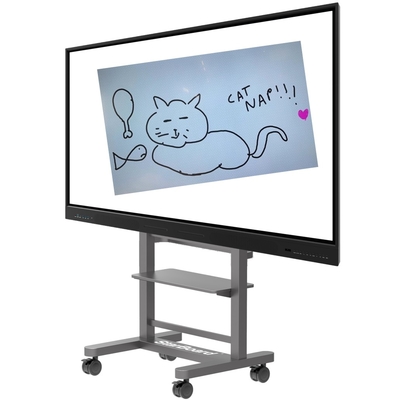 75 인치 인터랙티브 터치 화면 모니터와 함께 OPS 모바일 옵션에 서있다