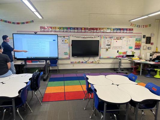 글쓰기 모드 손가락 또는 모든 불투명한 객체 인터랙티브 모니터 4GB 또는 8GB RAM을 갖추고 부드러운 터치 응답 및 워크플로우를 가능하게합니다. 학교 교육 교육 인터랙티브 화이트보드