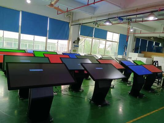 55 인치 4K 터치 스크린 키오스크와 안드로이드 / 윈도우 OS 인터랙티브 디지털 사이니지 및 메뉴 보드